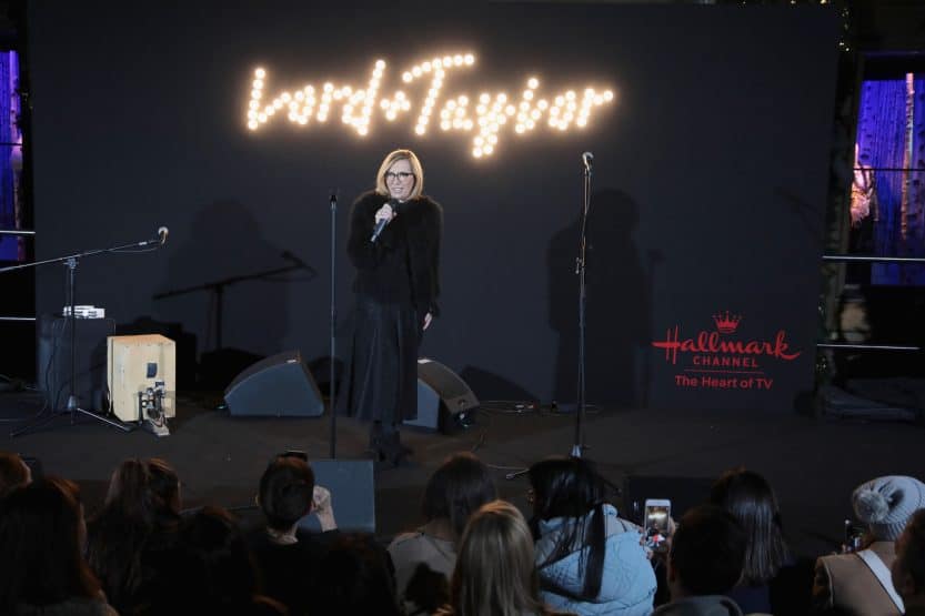 Lord & Taylor Unveils 2017 Holiday Windows With Performance By Jessie James Decker